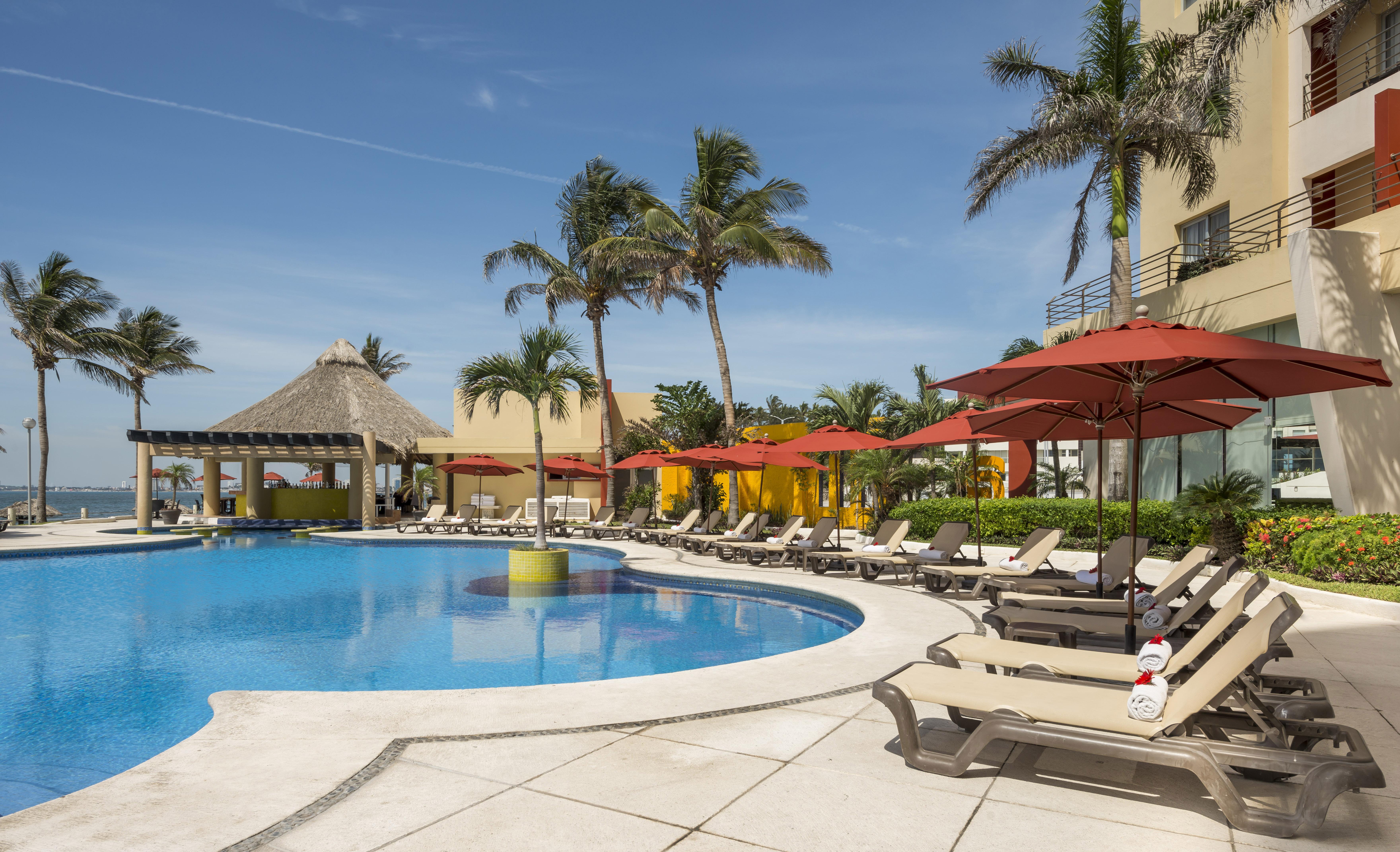 卡米诺睿尔韦拉克鲁斯酒店 外观 照片 Pool at the Sheraton Nha Trang Hotel & Spa Resort