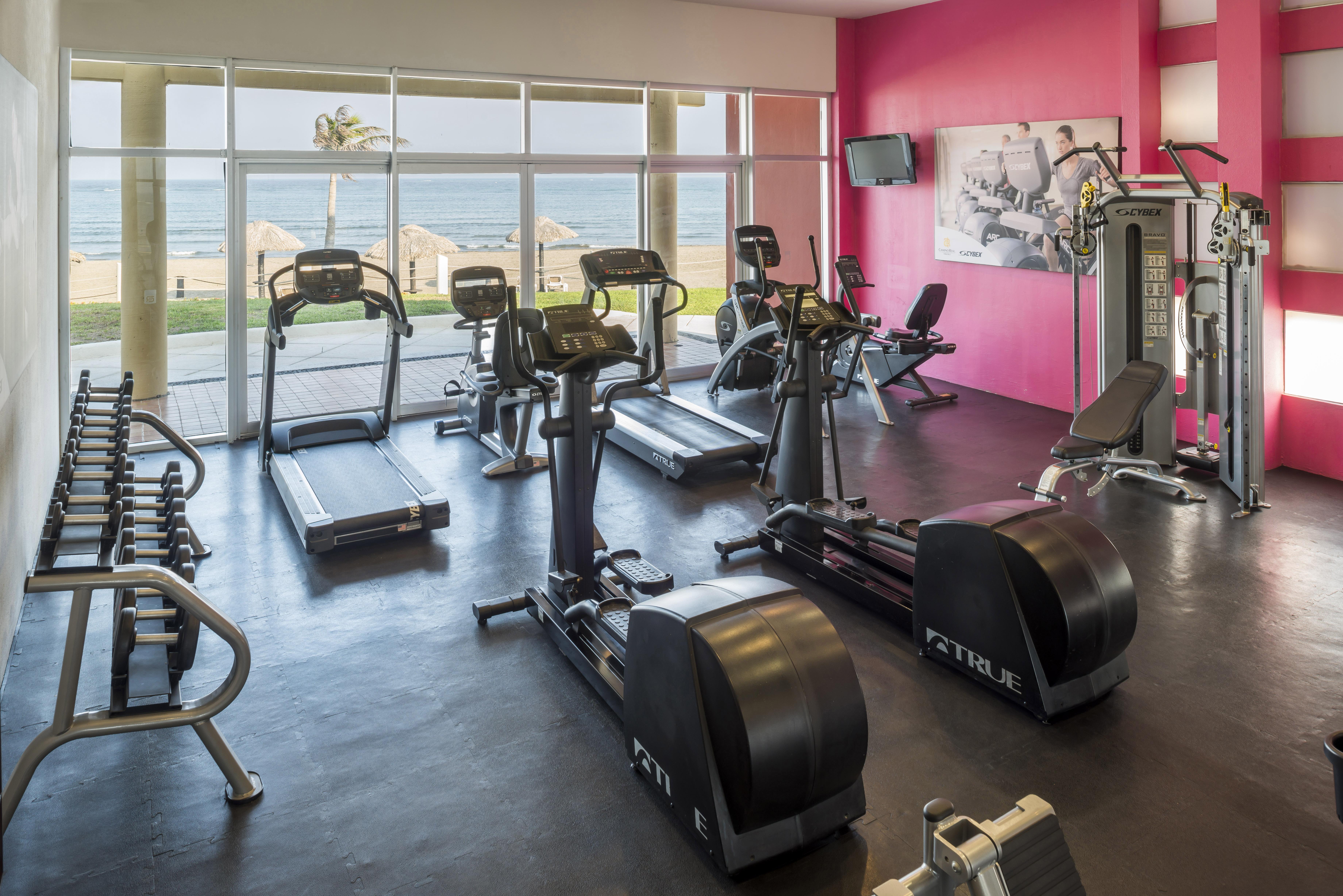 卡米诺睿尔韦拉克鲁斯酒店 外观 照片 The gym at the hotel