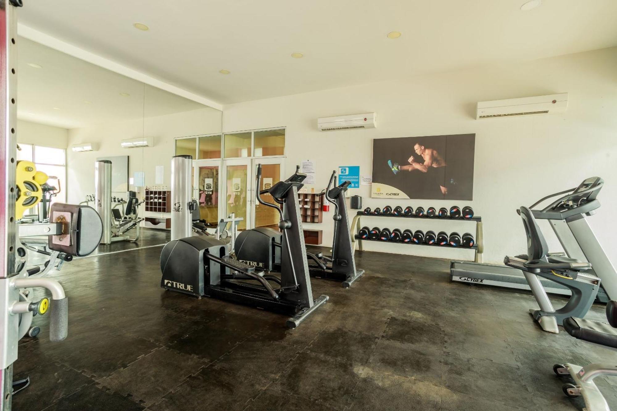 卡米诺睿尔韦拉克鲁斯酒店 外观 照片 The gym at the hotel