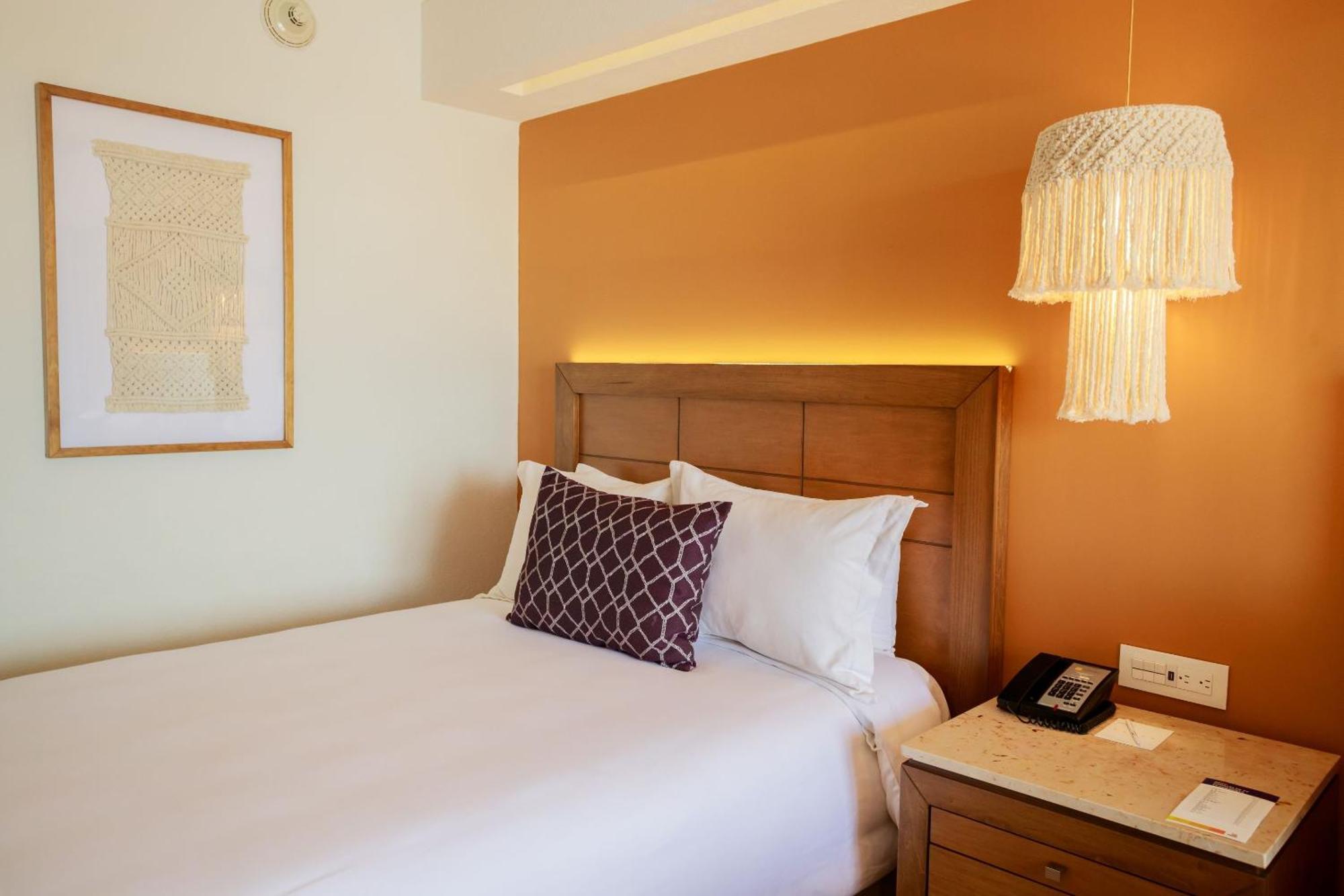 卡米诺睿尔韦拉克鲁斯酒店 外观 照片 A room at the hotel