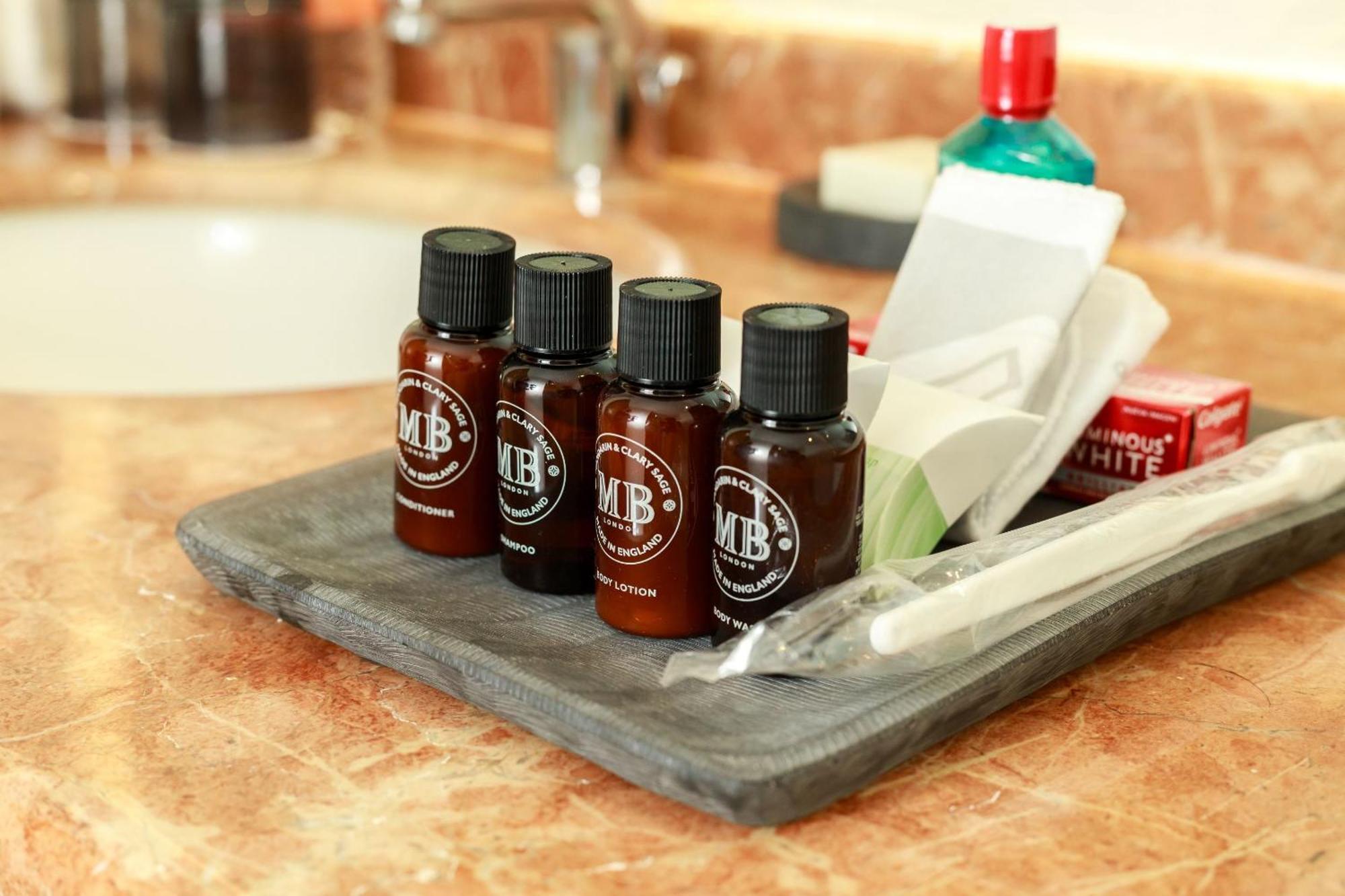 卡米诺睿尔韦拉克鲁斯酒店 外观 照片 A selection of MB toiletries
