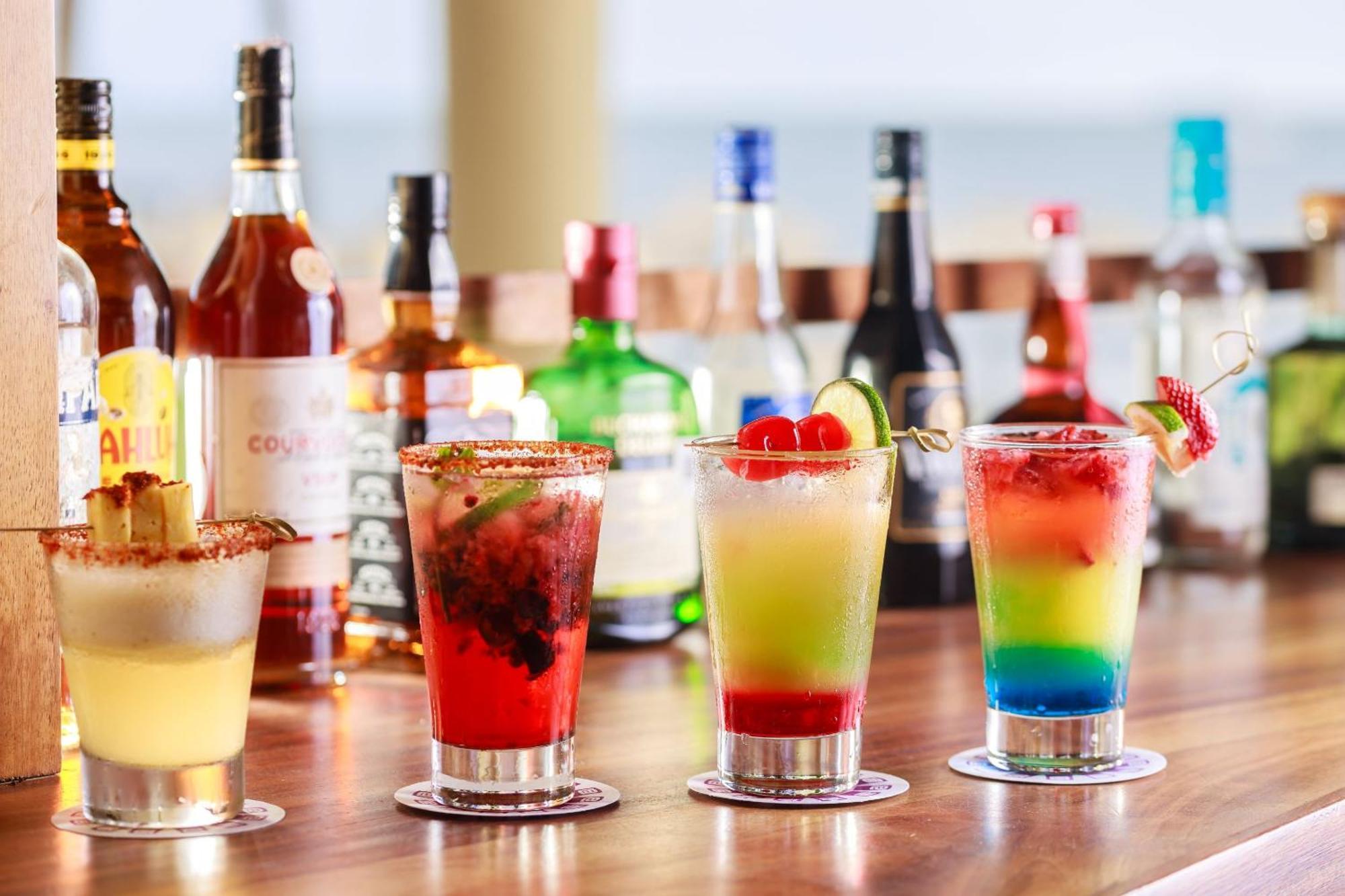 卡米诺睿尔韦拉克鲁斯酒店 外观 照片 A selection of cocktails