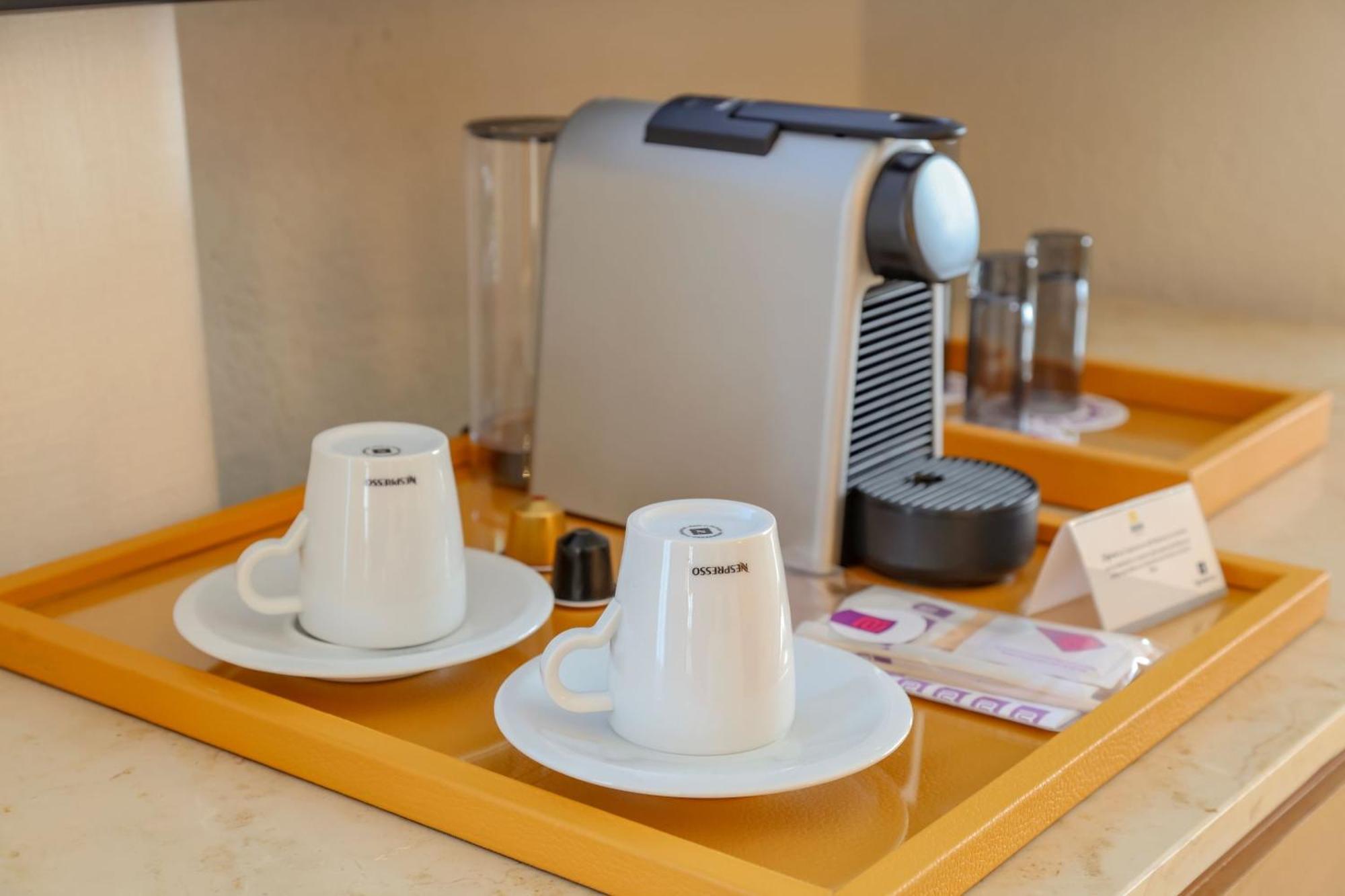卡米诺睿尔韦拉克鲁斯酒店 外观 照片 A Nespresso coffee machine in a hotel room