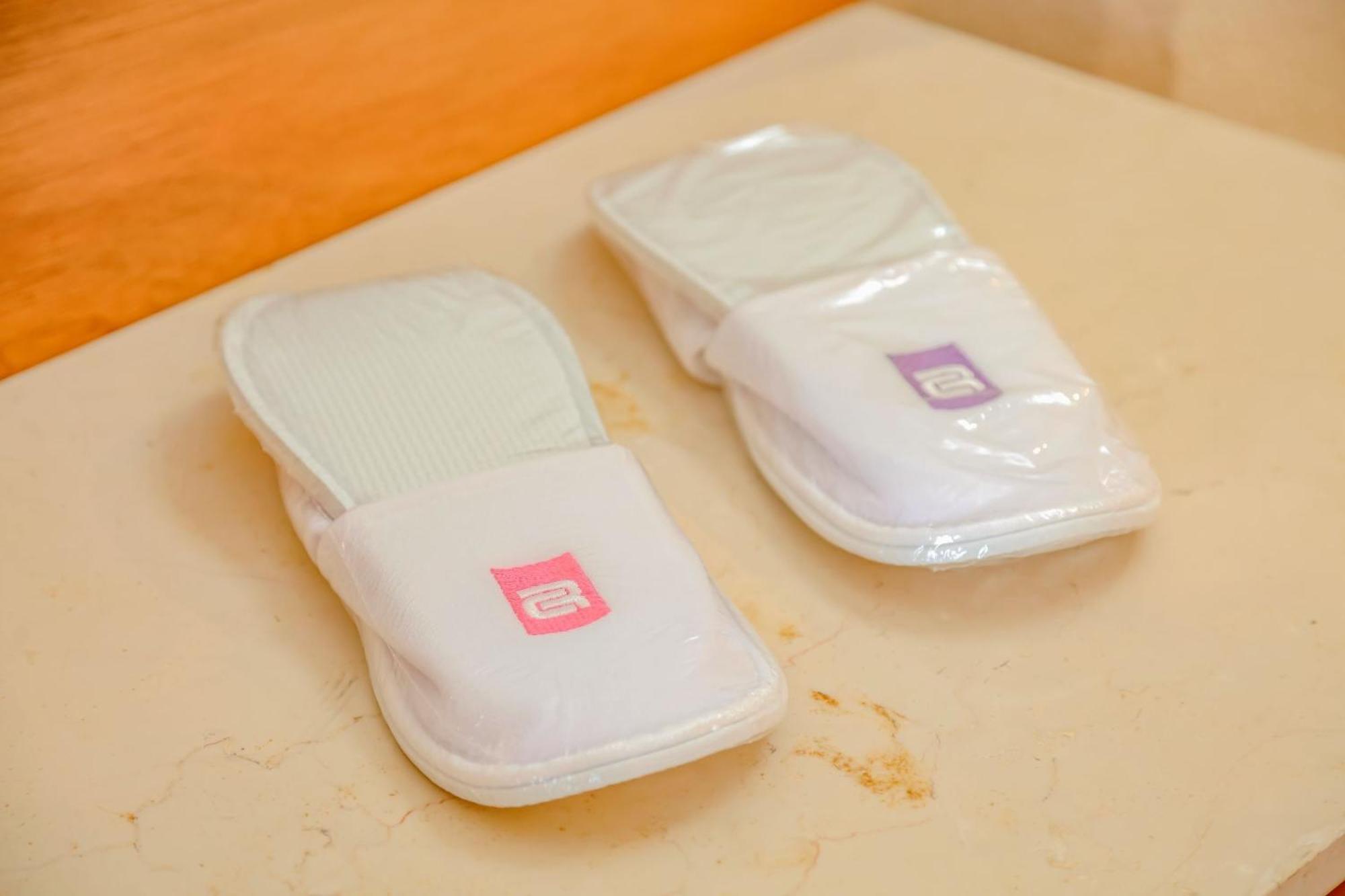 卡米诺睿尔韦拉克鲁斯酒店 外观 照片 A pair of hotel slippers