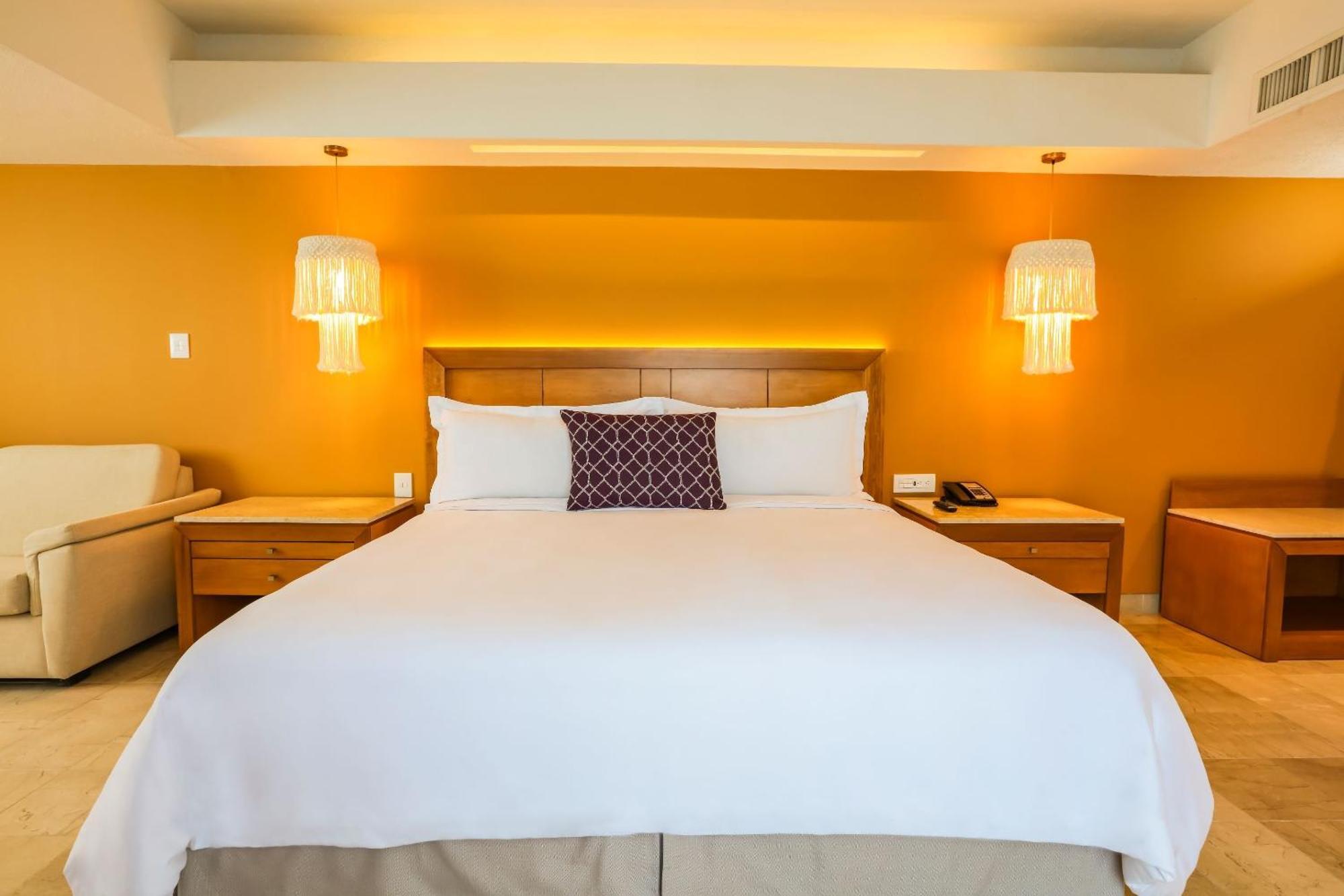 卡米诺睿尔韦拉克鲁斯酒店 外观 照片 A bedroom at the hotel