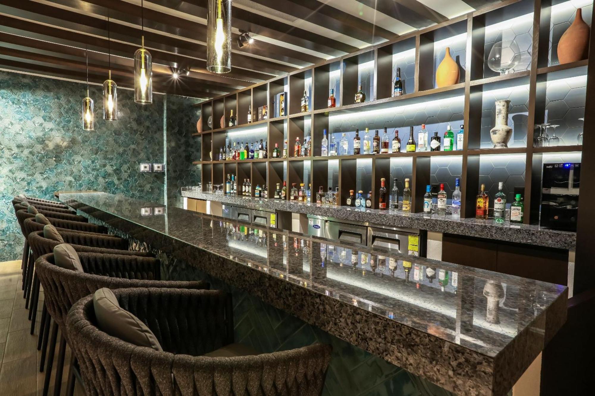 卡米诺睿尔韦拉克鲁斯酒店 外观 照片 The bar at the lounge
