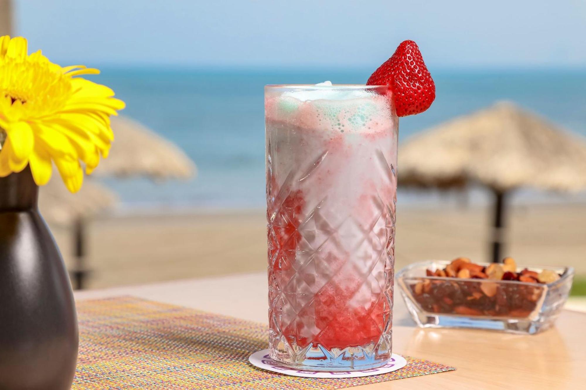 卡米诺睿尔韦拉克鲁斯酒店 外观 照片 A strawberry and lime Italian soda